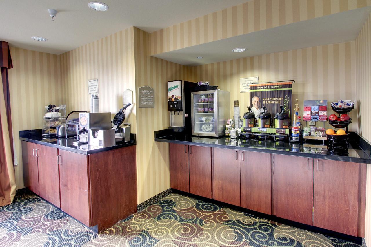Cobblestone Hotel - Wayne Bagian luar foto