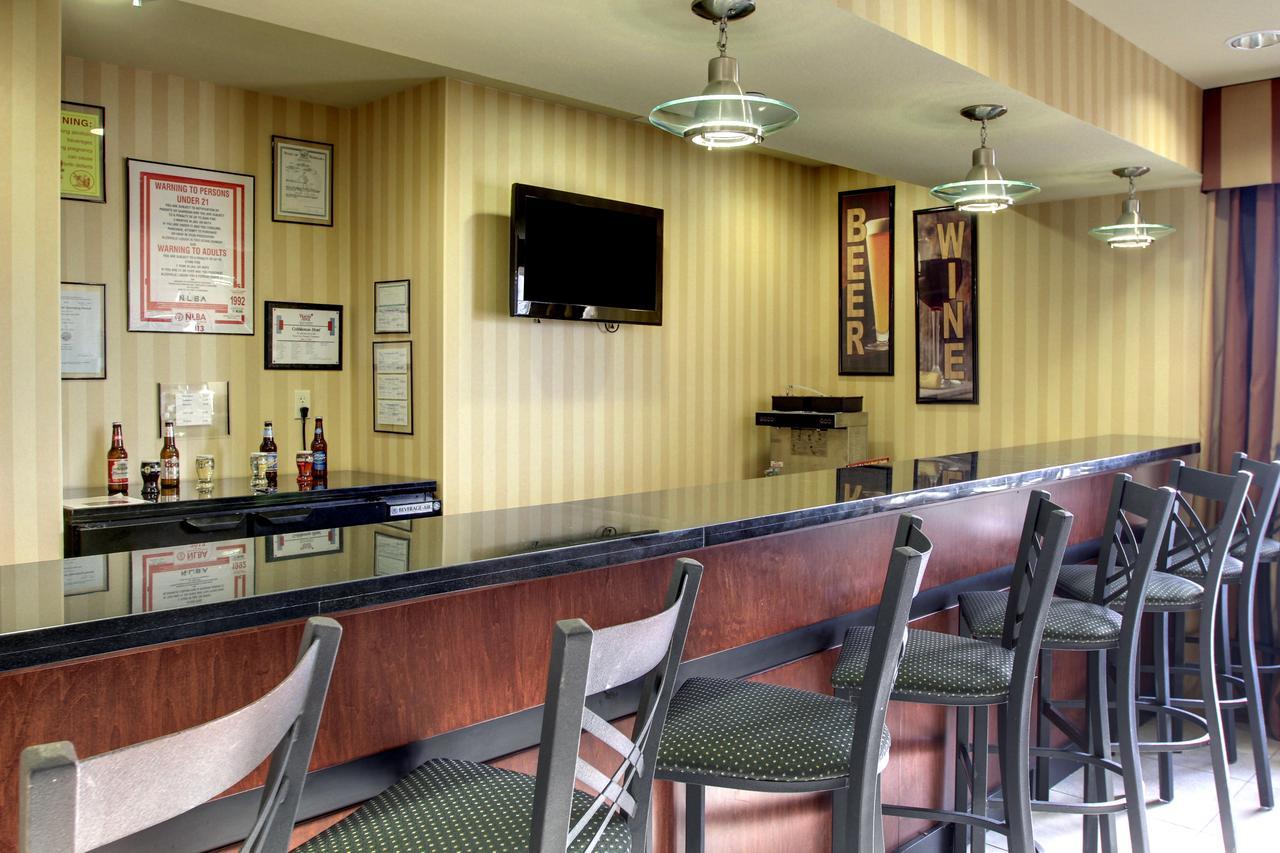 Cobblestone Hotel - Wayne Bagian luar foto